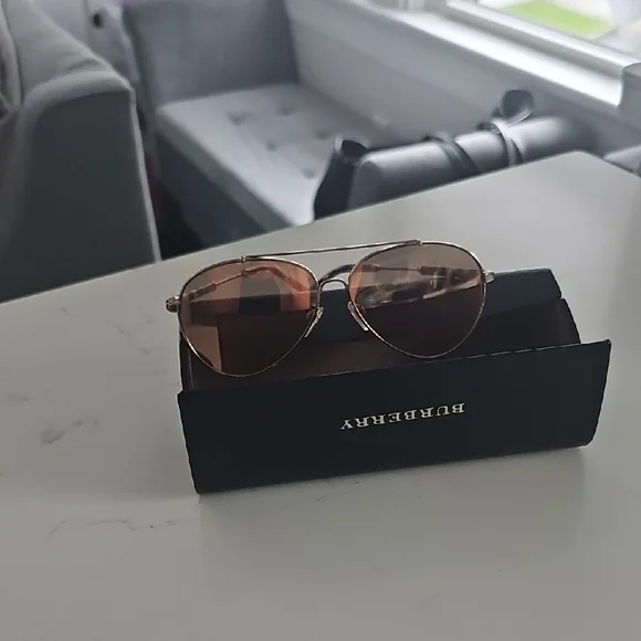 Burberry Gold Aviator Sunglasses with Black Case Burberry Gold Aviator Sunglasses with Black Case  main image 4